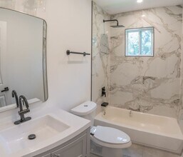 3822 Bakers Ferry Rd SW in Atlanta, GA - Foto de edificio - Building Photo