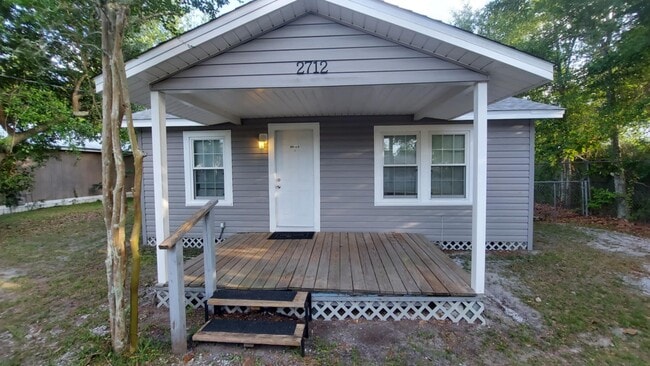property at 2712 E 8th Ct