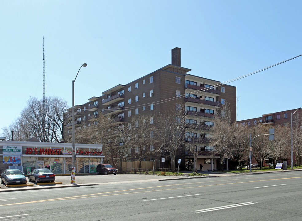 3131 Eglinton Ave E in Toronto, ON - Building Photo