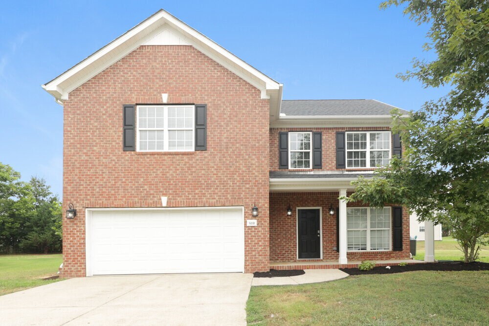 6010 Twin Feather Run in Spring Hill, TN - Building Photo
