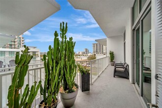 2100 Van Buren St in Hollywood, FL - Building Photo - Building Photo