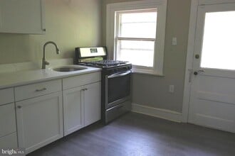 101 Main St in Riverton, NJ - Building Photo - Building Photo