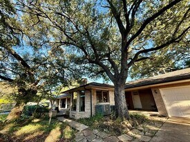 7141 Twin Tree Ln in Dallas, TX - Building Photo