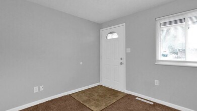 1631 Lucks Rd in Reynoldsburg, OH - Foto de edificio - Building Photo