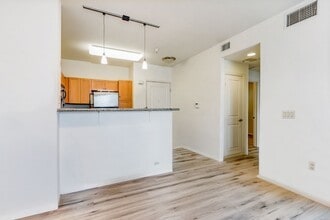 100 S Alameda St in Los Angeles, CA - Building Photo - Building Photo
