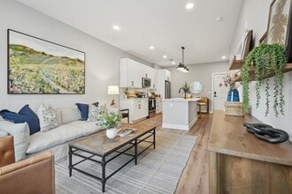 Everly in Charlotte, NC - Foto de edificio - Building Photo