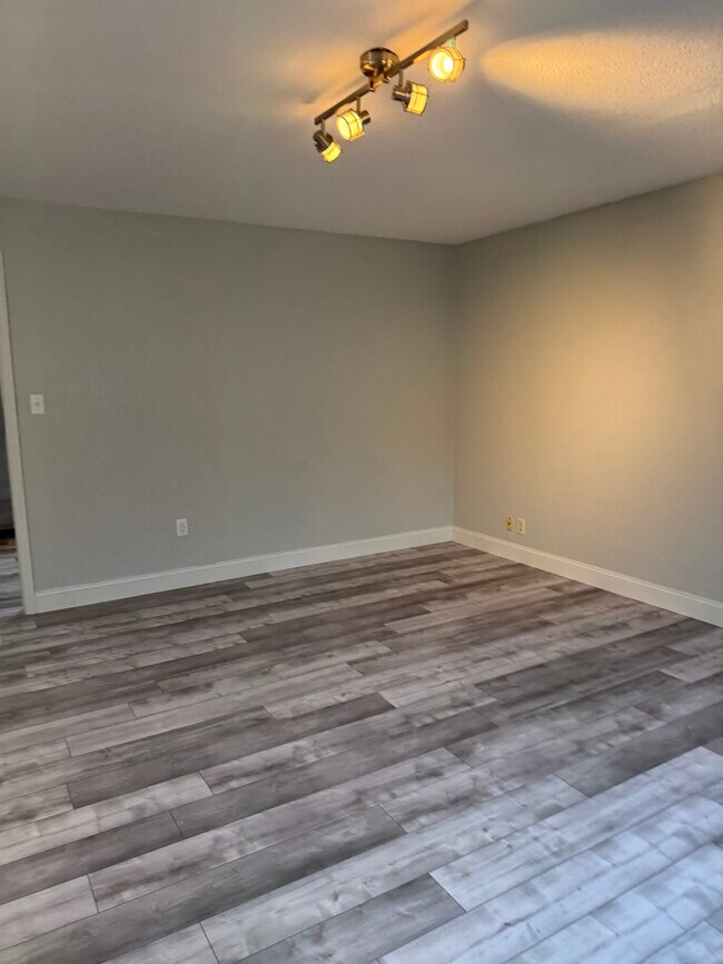 214 Lindell Dr, Unit B in Normal, IL - Building Photo - Building Photo