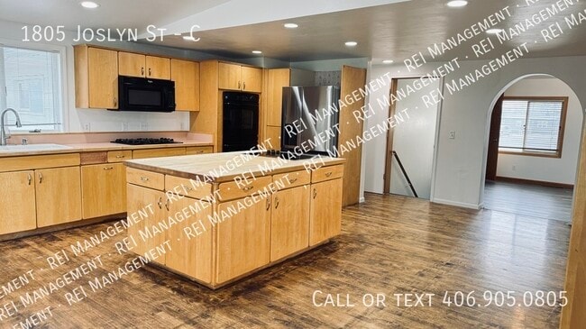 property at 1805 Joslyn St