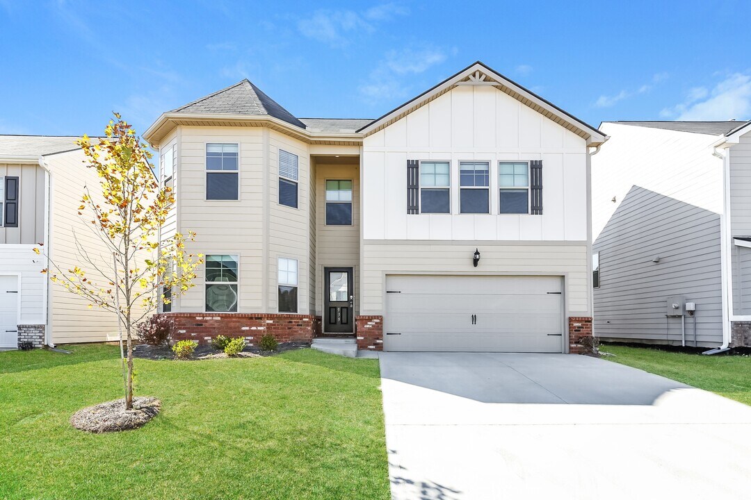 939 Equine Dr in Roebuck, SC - Building Photo