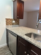 3700 N Pine Grove Ave, Unit STUDIO in Chicago, IL - Building Photo - Building Photo