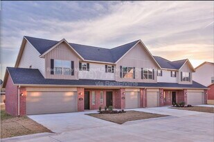 2705 W Shasta Rd in Rogers, AR - Building Photo