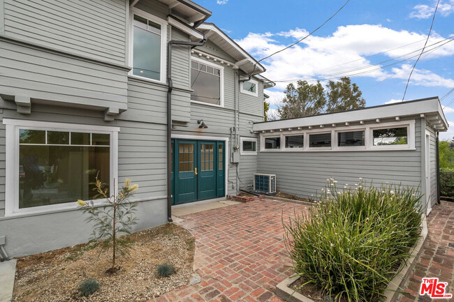 2336 Loma Vista Pl in Los Angeles, CA - Building Photo - Building Photo