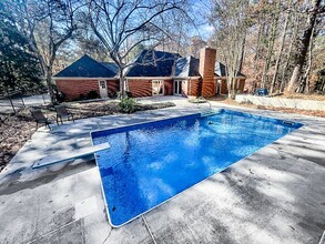 8115 River Cir in Atlanta, GA - Building Photo - Building Photo