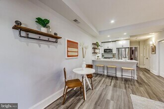 819 D St NE, Unit 7 in Washington, DC - Building Photo - Building Photo