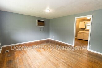 8325 Oak Dr in Chattanooga, TN - Building Photo - Building Photo