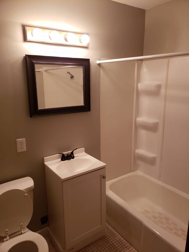 1208 3rd Ave NE in Owatonna, MN - Building Photo - Building Photo