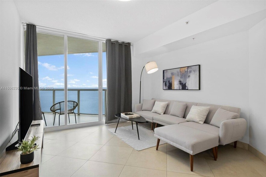 16699 Collins Ave, Unit 1710 in Sunny Isles Beach, FL - Building Photo