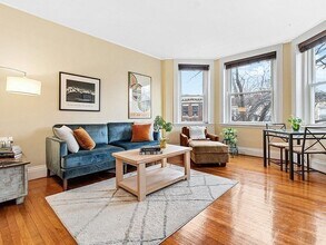 21 Euston St, Unit 1 in Brookline, MA - Building Photo - Building Photo