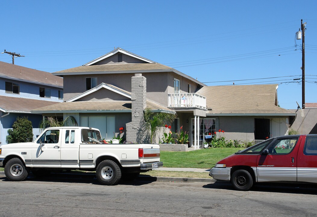 5204 Charles St in Oxnard, CA - Foto de edificio