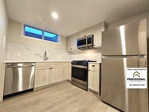 238 Orchards Blvd SW in Edmonton, AB - Building Photo - Building Photo