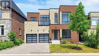 32 Conger St in Vaughan, ON - Building Photo