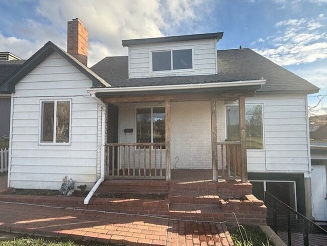 330 Delta St in Klamath Falls, OR - Building Photo - Building Photo