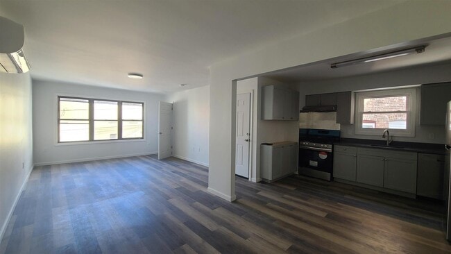 150 New York Ave, Unit Unit 2 in Jersey City, NJ - Foto de edificio - Building Photo