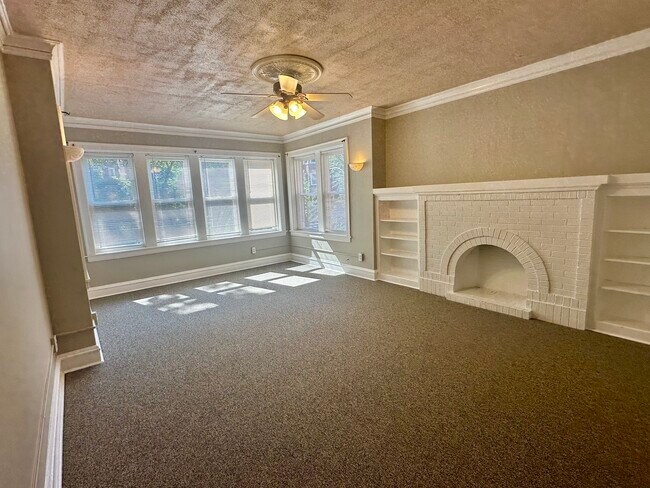 6327 N Oakley Ave in Chicago, IL - Building Photo - Building Photo