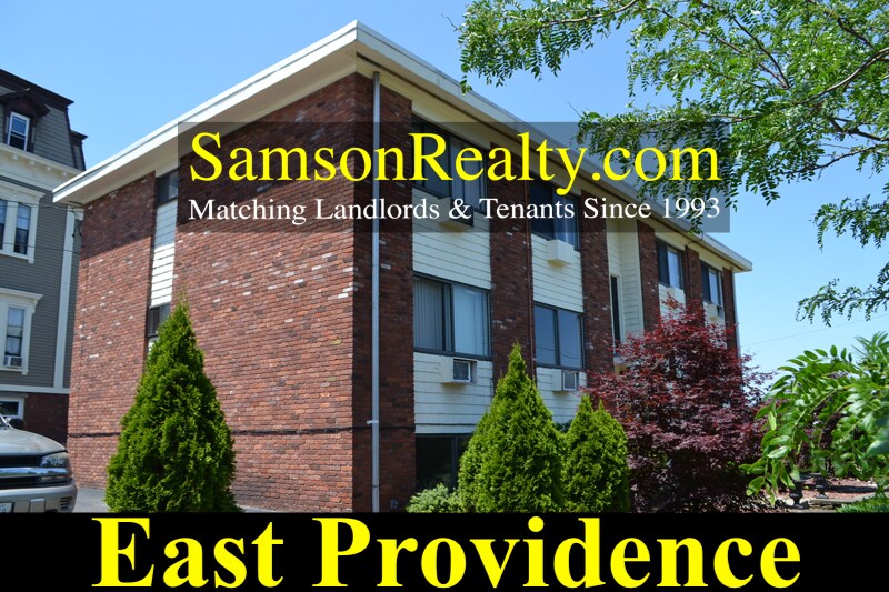 25 Waterman Ave in East Providence, RI - Building Photo