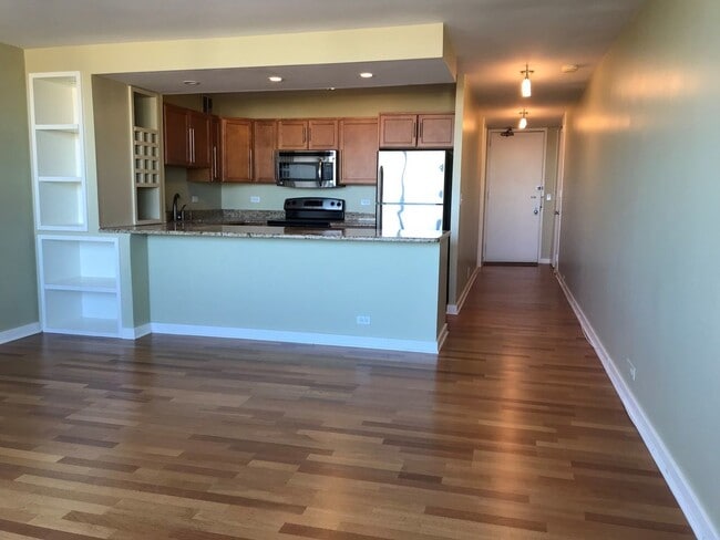 1700 E 56th St in Chicago, IL - Building Photo - Building Photo