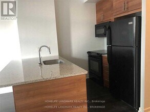 70-470 Forest Manor Rd in Toronto, ON - Building Photo - Building Photo