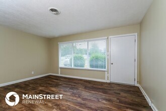 9905 Ponder Ln in Louisville, KY - Building Photo - Building Photo