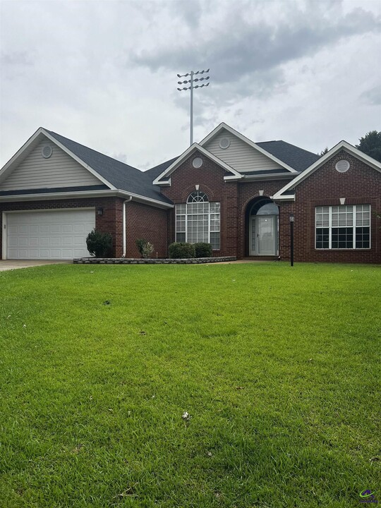 306 Hummingbird Ln in Kathleen, GA - Building Photo