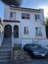 925 International Blvd in Oakland, CA - Foto de edificio - Building Photo