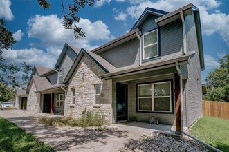 561 S 2nd Ave in Stephenville, TX - Building Photo - Building Photo
