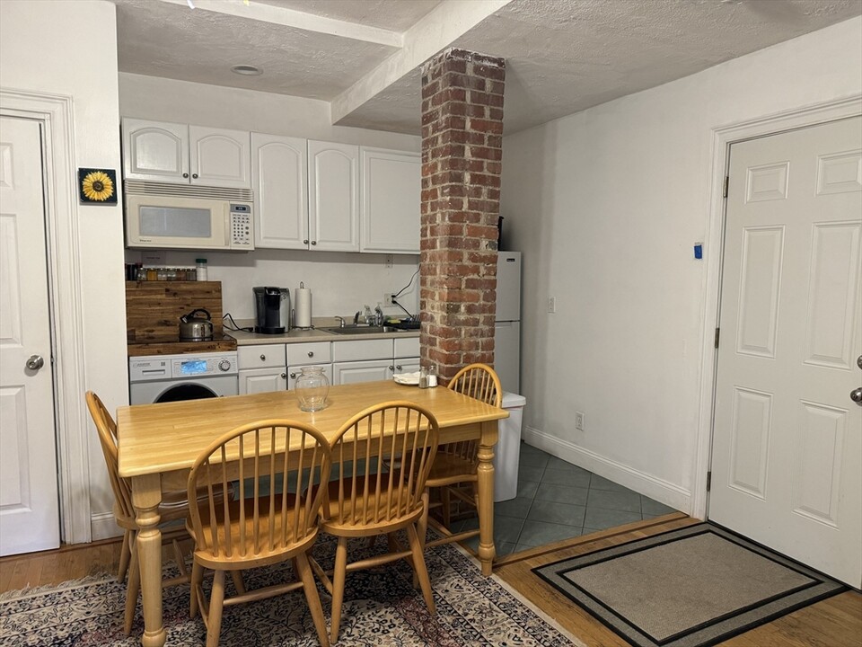 318 Tappan St, Unit 318 in Brookline, MA - Building Photo