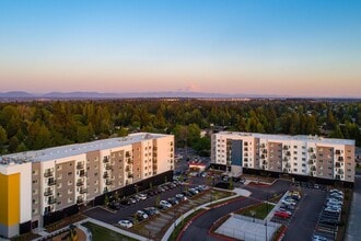 Latitude 112 in Seattle, WA - Foto de edificio - Building Photo