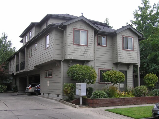 1743 Mill St in Eugene, OR - Building Photo - Building Photo