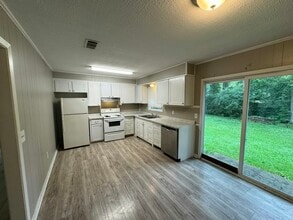 130 E Woodcrest Dr in Jackson, MS - Building Photo - Building Photo