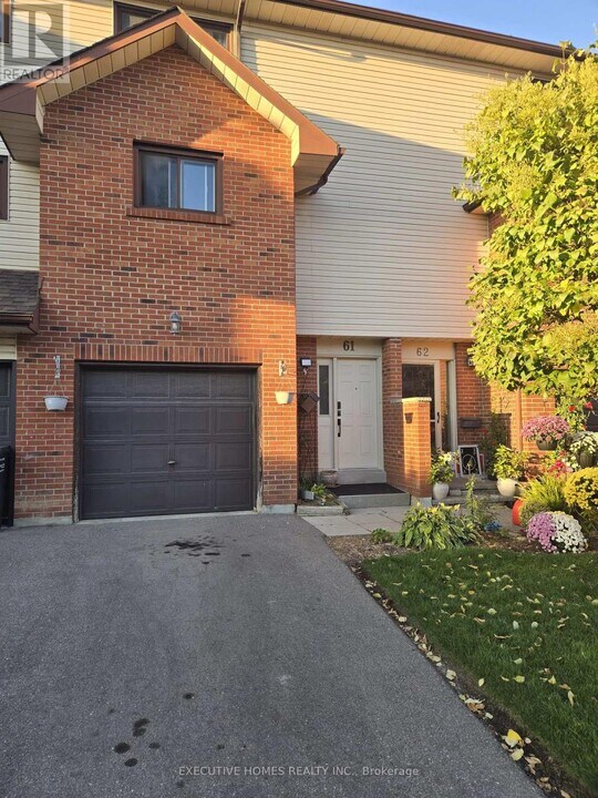 61 Collins Crescent in Brampton, ON - Building Photo