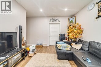 3605 King St in Windsor, ON - Building Photo - Building Photo