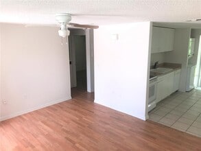 1323 54th Ave E in Bradenton, FL - Building Photo - Building Photo