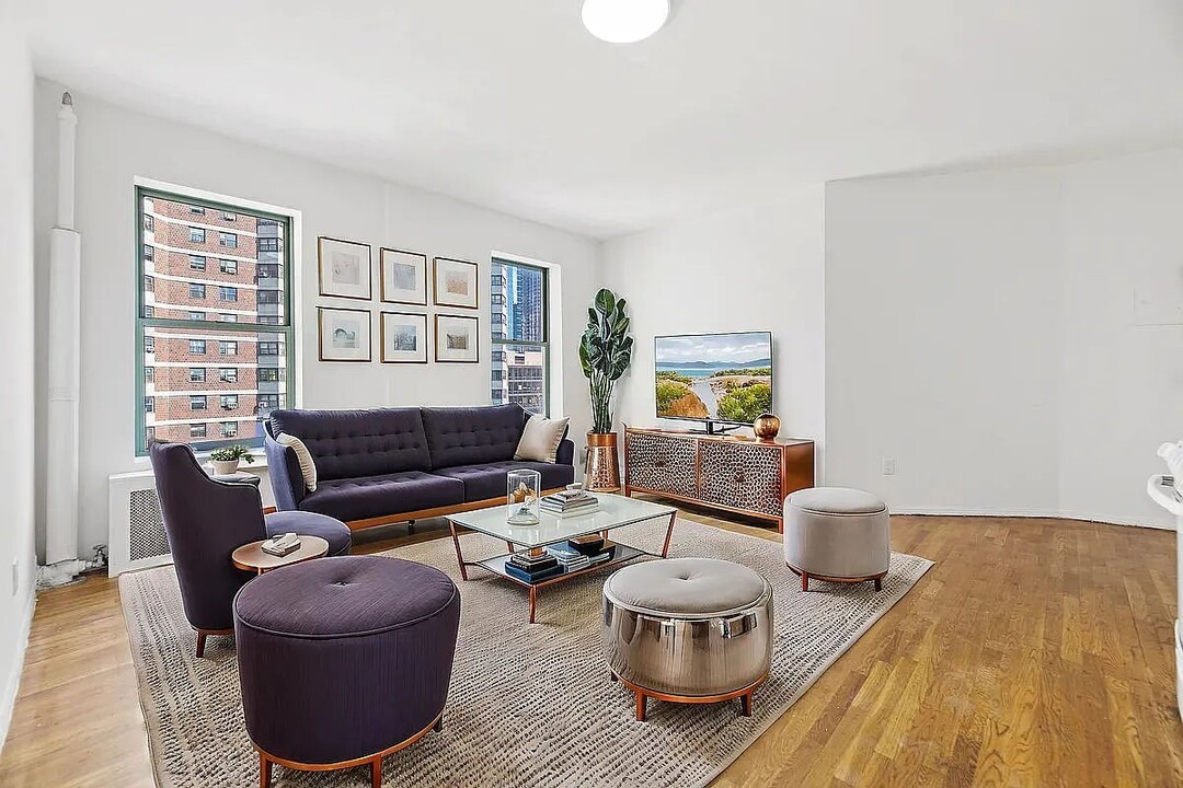 244 W 64th St in New York, NY - Foto de edificio