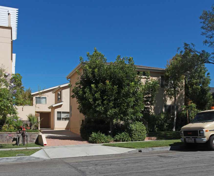 553 E Angeleno Ave in Burbank, CA - Foto de edificio