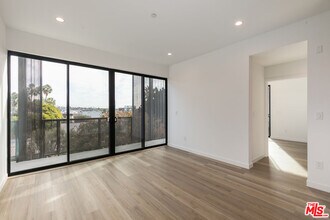 829 Larrabee St in West Hollywood, CA - Building Photo - Building Photo