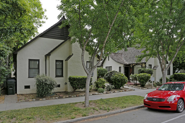 Camellia Court in Sacramento, CA - Building Photo - Building Photo