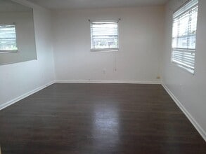 1081 Brown Rd in Lantana, FL - Building Photo - Building Photo