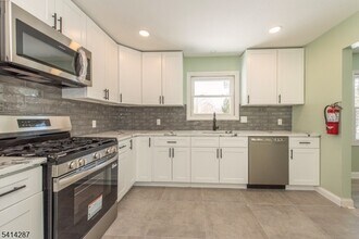 10 Cardinal Ln in Lincoln Park, NJ - Foto de edificio - Building Photo