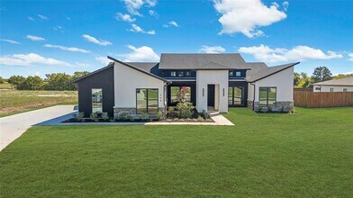 430 Whispering Wy in Red Oak, TX - Building Photo - Building Photo