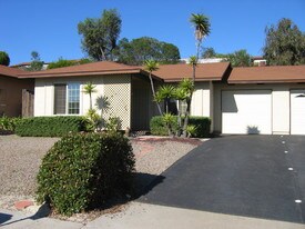 4564 Beverly Glen Dr in Oceanside, CA - Building Photo
